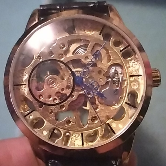 (Bundle 2) Pulsar Watch and a wind up Robotics